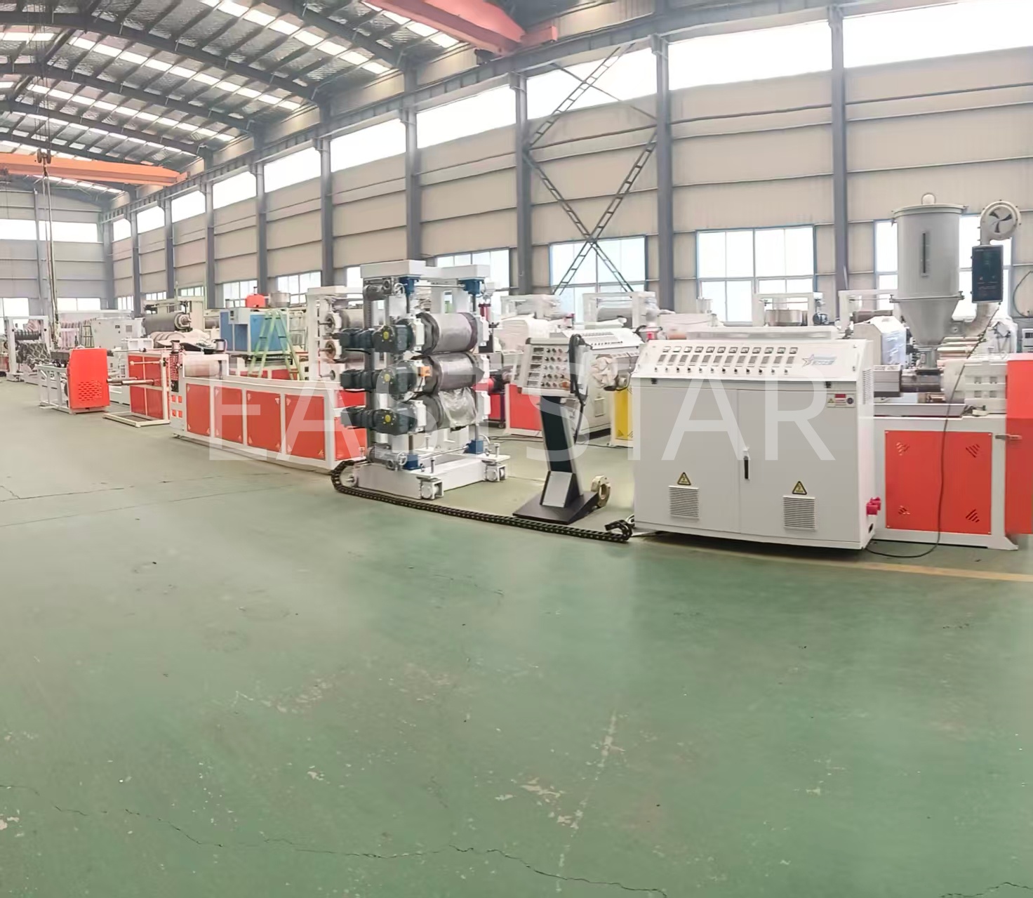 EASTSTR-ek POK xafla ekoizpena aurreratzen du errendimendu handiko estrusio-lerro berritzailearekin