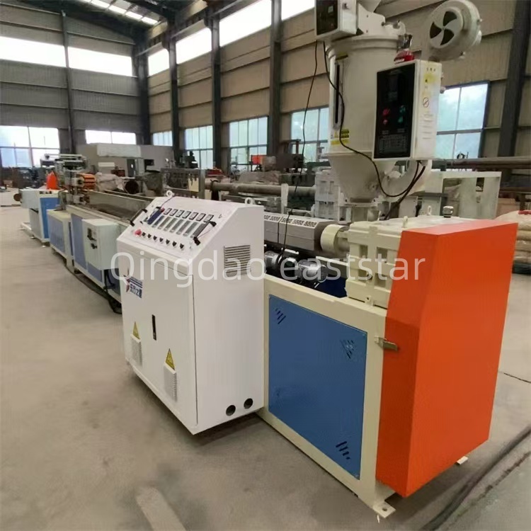 QINGDAO EASTSTAR-ek PC/PS/ABS lanpara-estalkia ekoizteko lerro pertsonalizatua osatu du turkiar bezeroarentzat, argiztapen industriaren eguneratzea onartzen duena