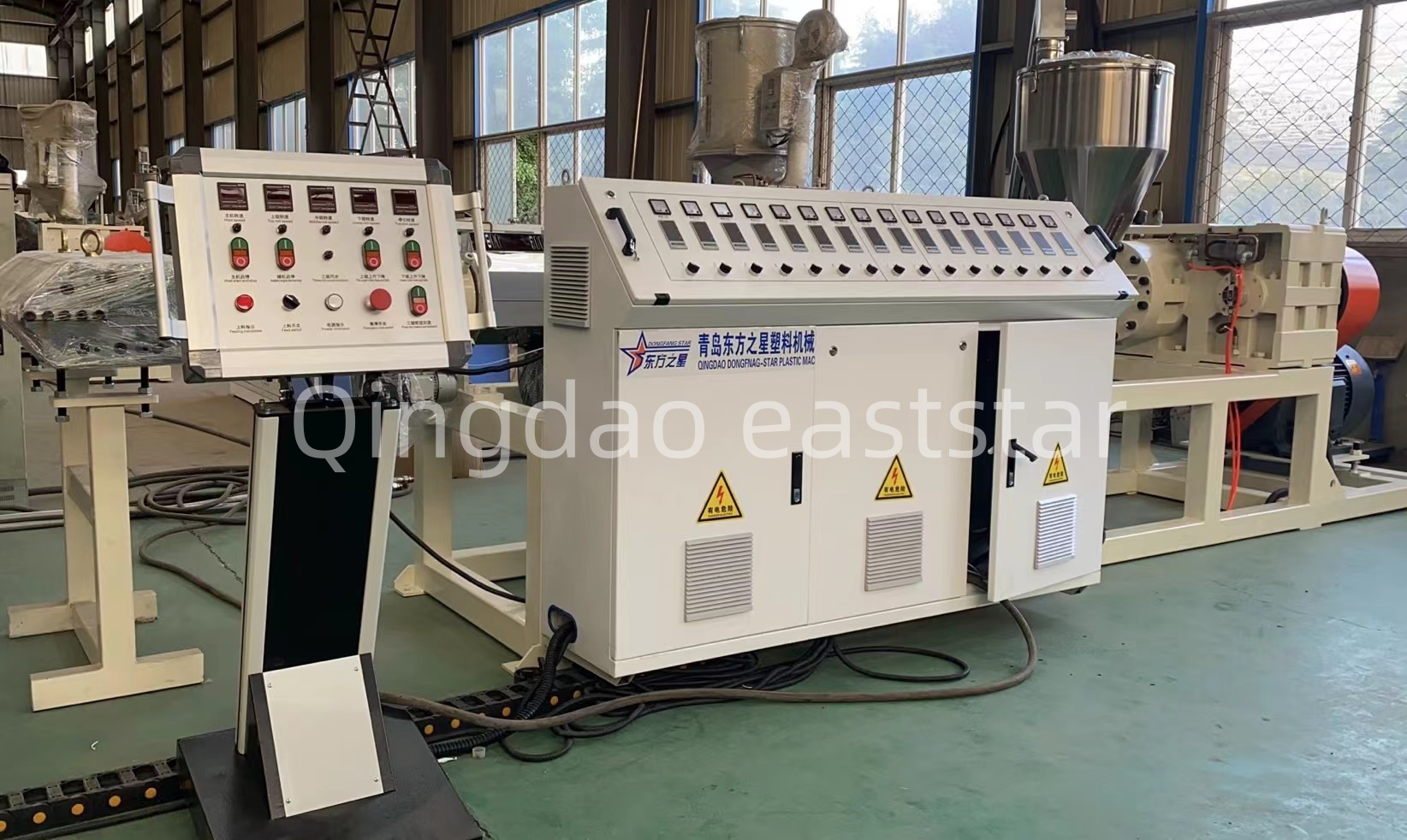 Nola bermatzen du PE drainatze-taulen ekoizpen-lerro profesional batek eraikinen drainatze sistemen kalitatea?